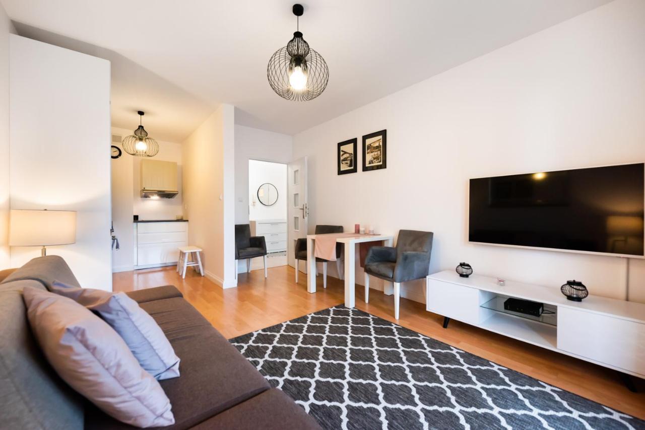 Metro Kondratowicza Velvet Apartment ワルシャワ エクステリア 写真