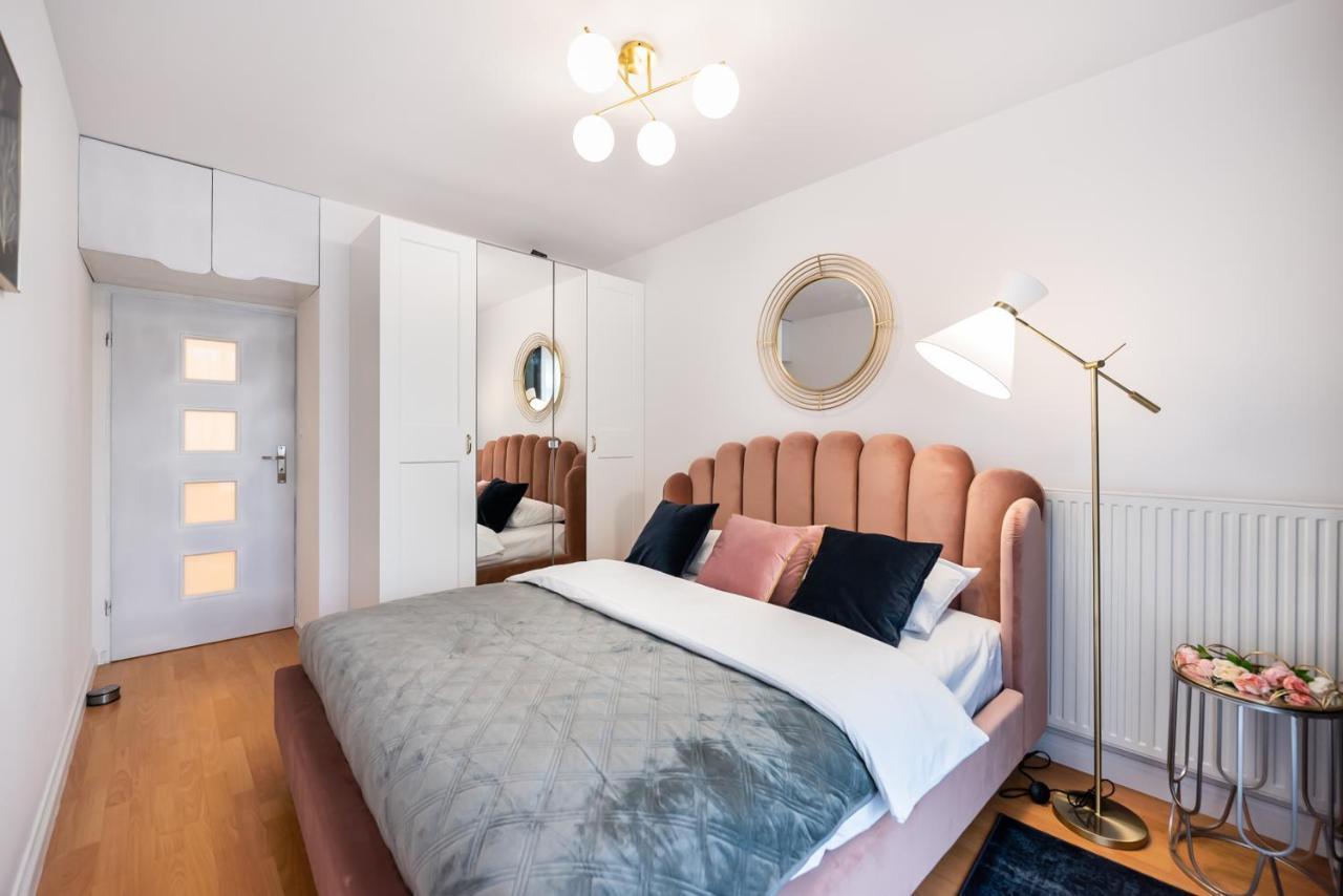 Metro Kondratowicza Velvet Apartment ワルシャワ エクステリア 写真