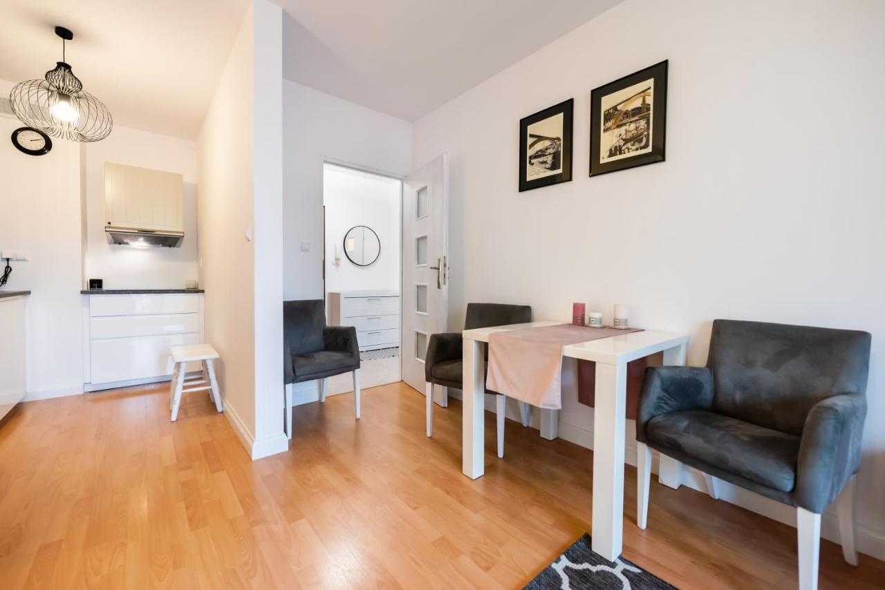 Metro Kondratowicza Velvet Apartment ワルシャワ エクステリア 写真